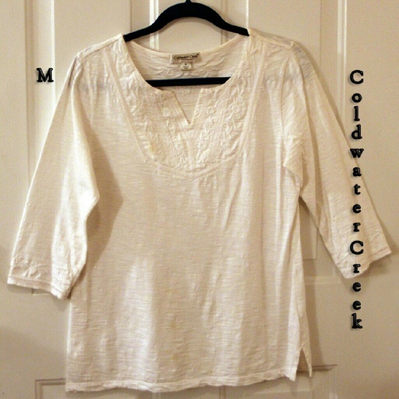 87% off retail!🌟 Darling top w/embroidered yoke🌟