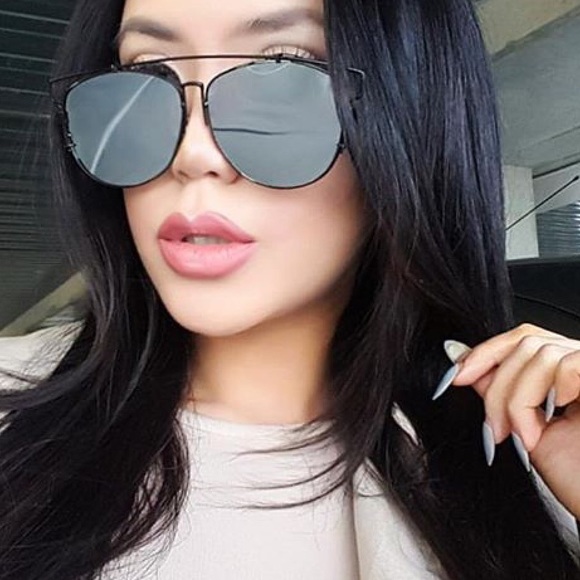 Accessories - 🎉HP🎉Black Pantos Sunnies w/ Flash Mirror Lens