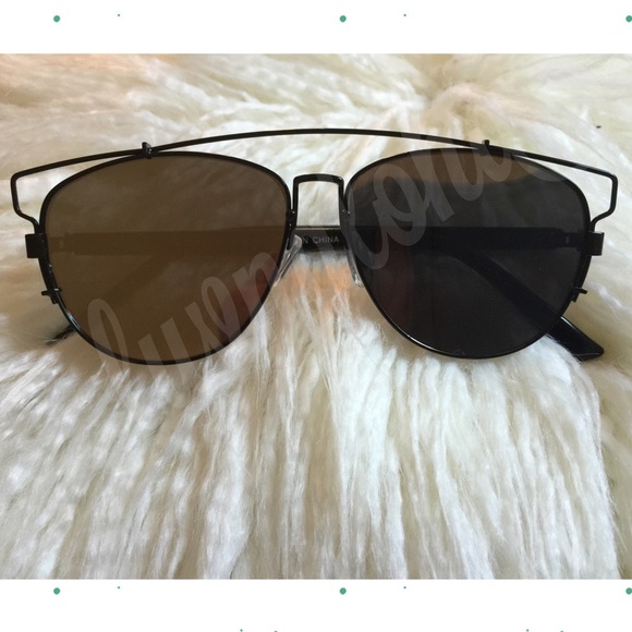 🎉HP🎉Black Pantos Sunnies w/ Flash Mirror Lens - Picture 2 of 4