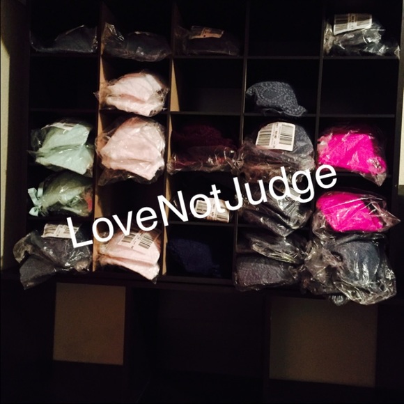 NWT VS PINK EYELASH HIGH NECK LACE BRALETTE - Picture 2 of 3