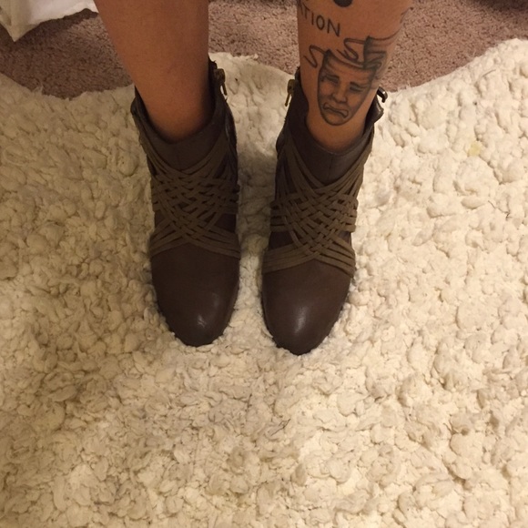 Deena & Ozzy brown wedge booties size 9