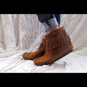 minnetonka moccasins boots