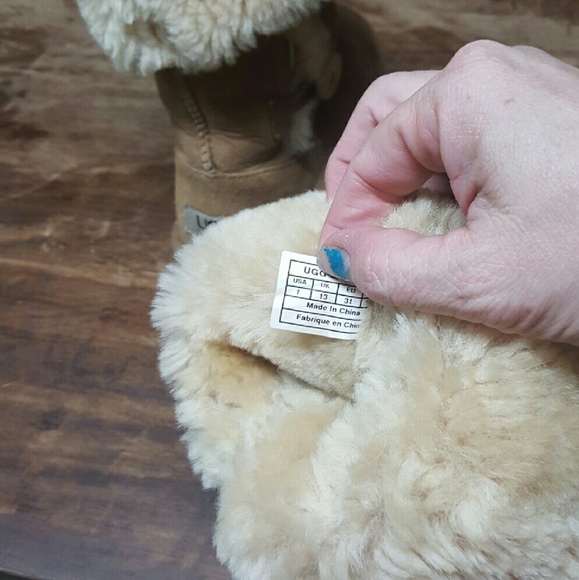 Childrens UGG Bailey Boots - Picture 4 of 4