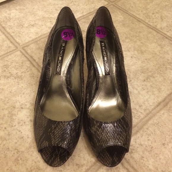 *New* Bandolino snakeskin pumps, 2.5 inch heel