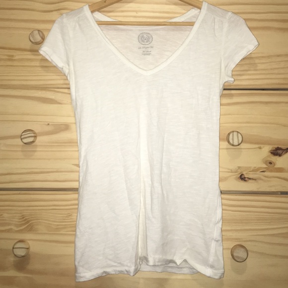 Simple white vneck
