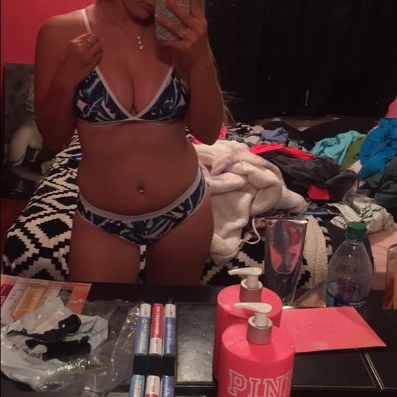 Bikini - Picture 4 of 4