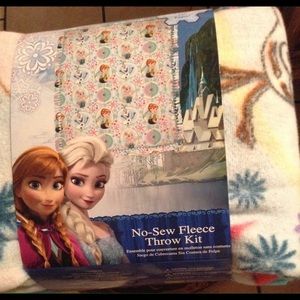 Frozen ,no-sew fleece throw kit