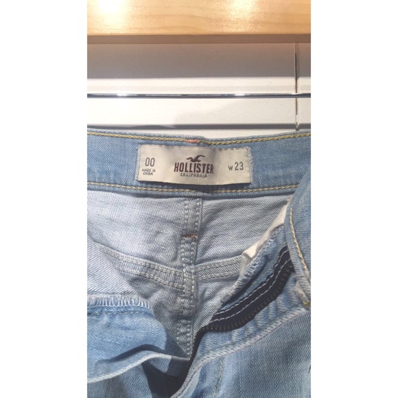 Light Wash 💧 High Waist Hollister Jean Shorts - Picture 3 of 3