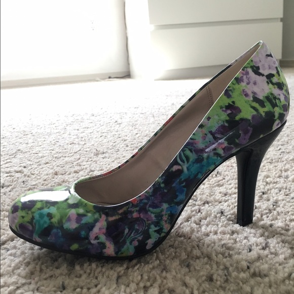 Heels - Picture 2 of 2