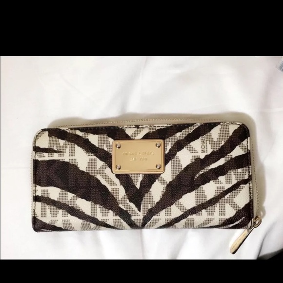 Michael kors wallet