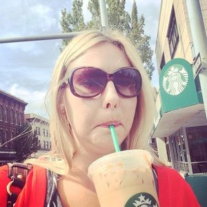 Meet your Posher, Carleigh