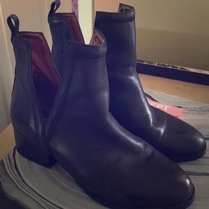 Oriley Cutout Ankle Boot