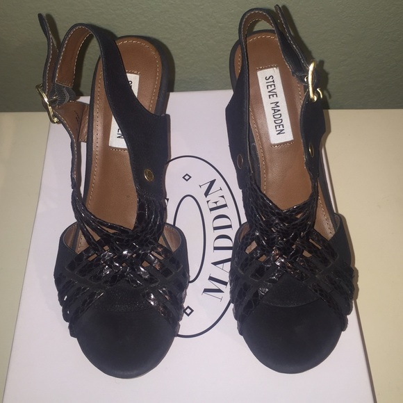 Steve Madden Black Wedge - Picture 2 of 3