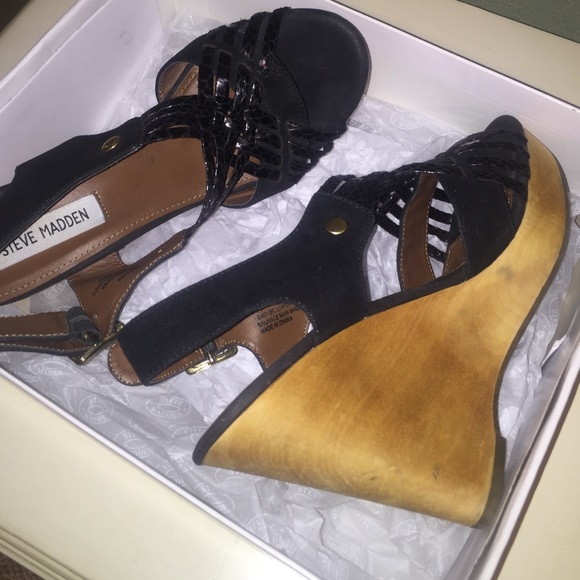Steve Madden Black Wedge - Picture 3 of 3