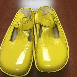 Yellow Algeria clogs