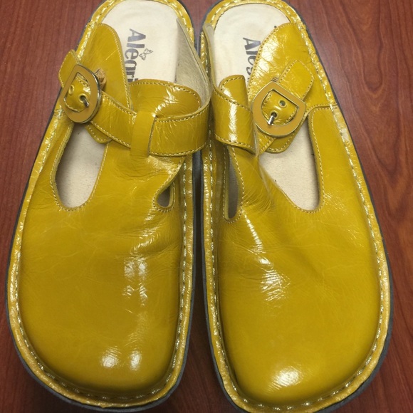 Algeria clogs