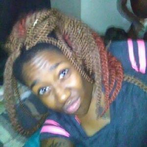 Meet your Posher, Alexis