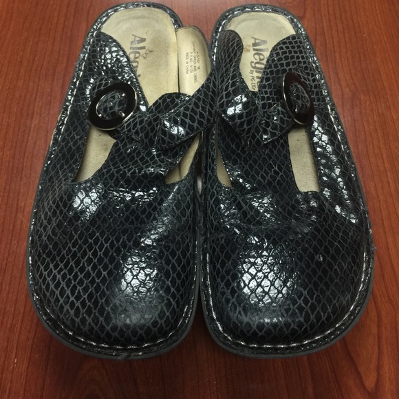 Allegra clogs