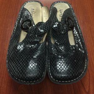 Allegra clogs
