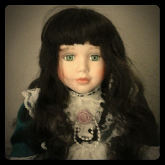 Victorian style porcelain doll - Picture 1 of 4