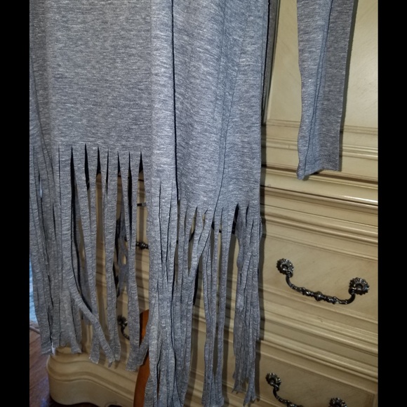 💰30% BUNDLES💰Blue/grey fringe top - Picture 3 of 4