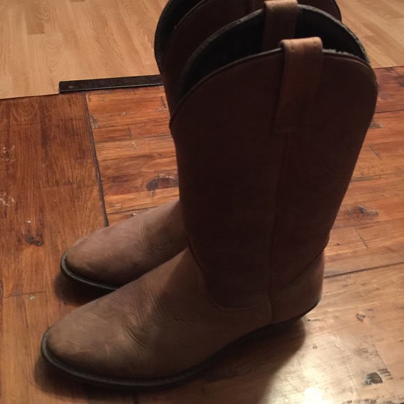 Size 6W cowgirl boots