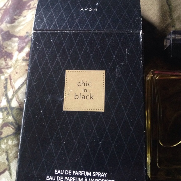 Chic in black perfume