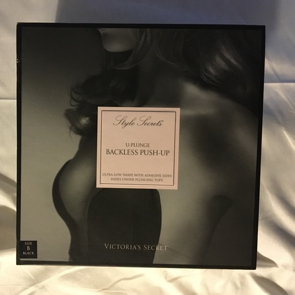 BRAND NEW U-plunge push-up by Victoria Secret