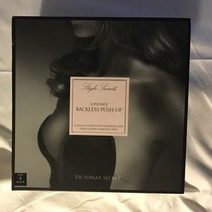 BRAND NEW U-plunge push-up by Victoria Secret