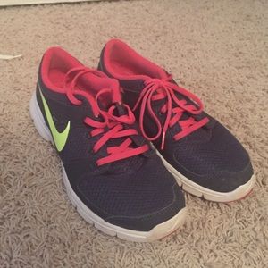 Womens Nike shoes