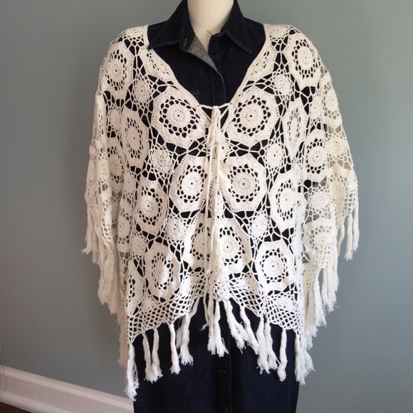 Rue21 Sweaters - ⚠️SALE⚠️ Cream Crocheted Poncho