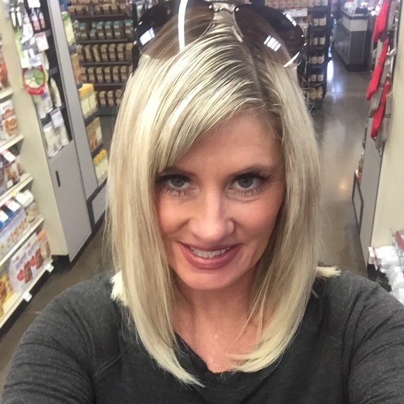 Meet your Posher, Jennifer - Picture 1 of 1