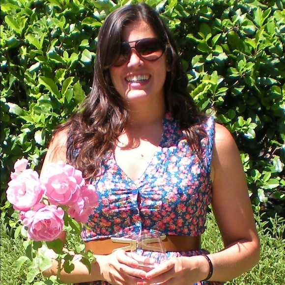 Meet your posher! Lea M. of Idaho - Picture 3 of 4