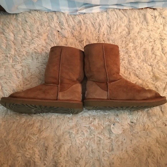 USED UGGS - Picture 3 of 3