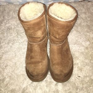 USED UGGS