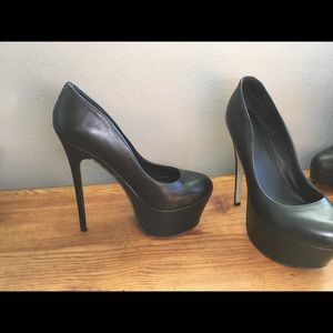 Bebe sexy black platforms