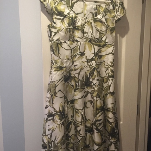Banana Republic green floral dress. Midcalf length