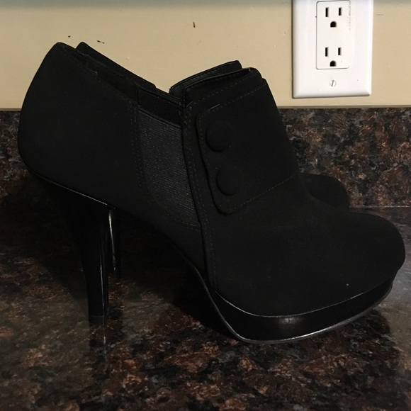 Fioni black bootie size 8.5