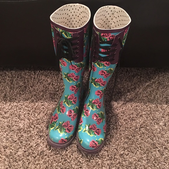 Betsy Johnson Rain Boots Size 9