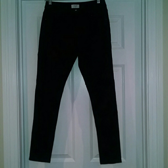 **FINAL PRICE DROP** Crown&Ivy Black Skinny Jeans - Picture 2 of 3