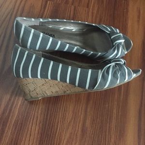 Reflex gray and white knot wedge size 8.5