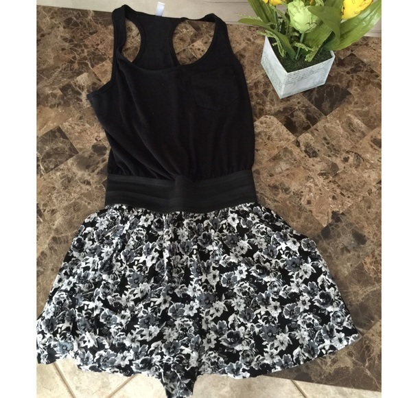 Xhilaration Pants - Xhilaration Floral Romper 💐