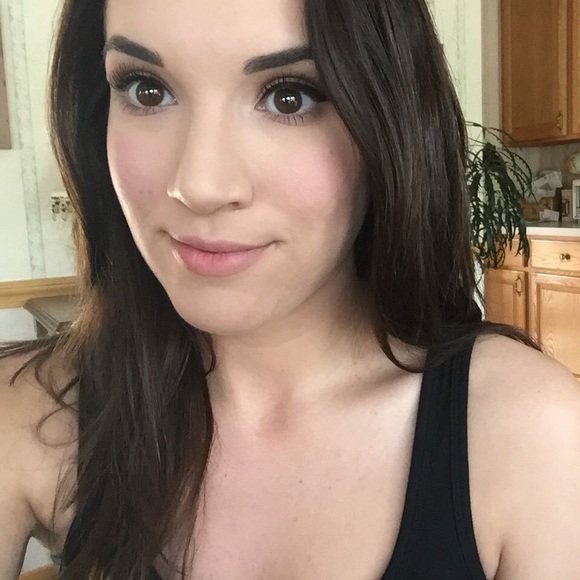Meet your Posher, Nicole - Picture 1 of 1
