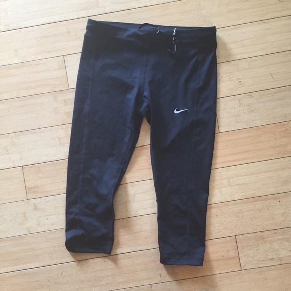 Nike athletic leggings cropped
