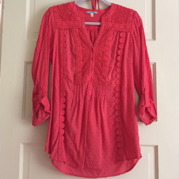 Embroidered tunic with a tie waist.