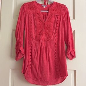 Embroidered tunic with a tie waist.