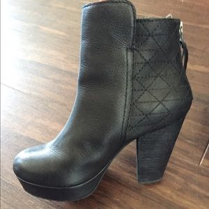 Steve Madden booties (black, size 7)