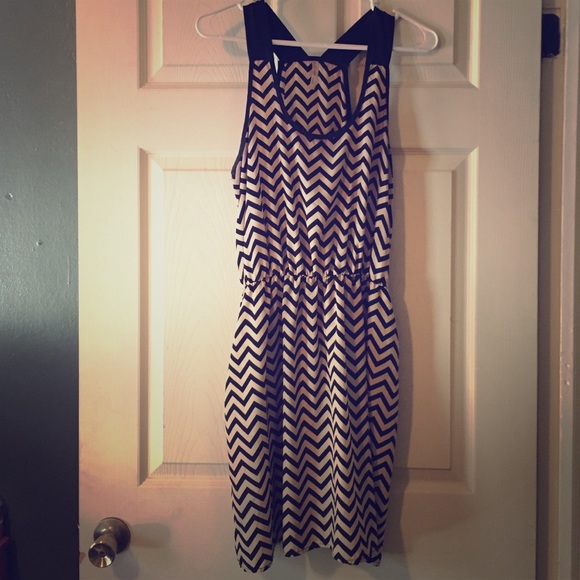 IT HAS POCKETS!