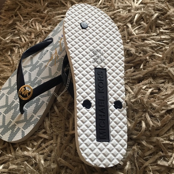 ❌sold❌Michael kors flip flops - Picture 3 of 3