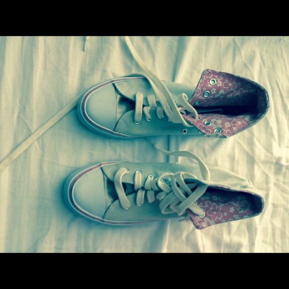 Cute tennis shoes